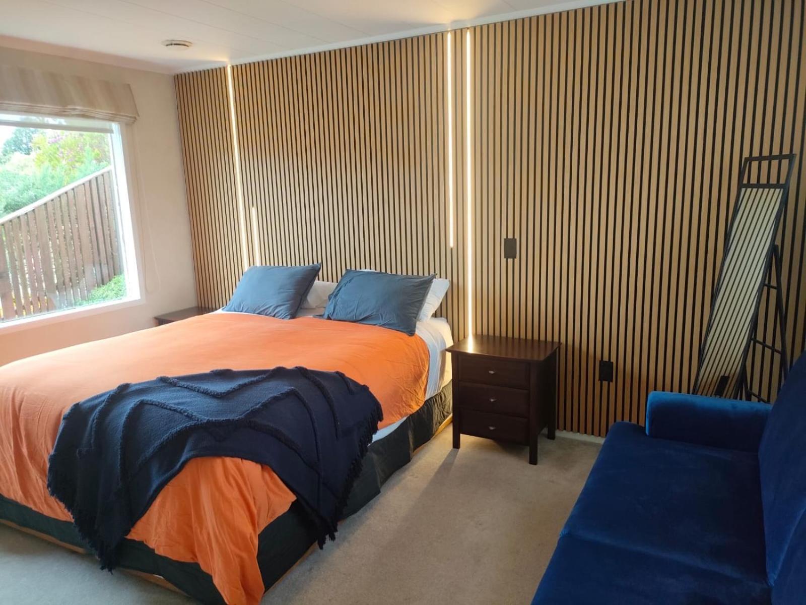 Retro 4 Bedroom Home, Warm And Welcoming, Quiet Location Porirua Dış mekan fotoğraf