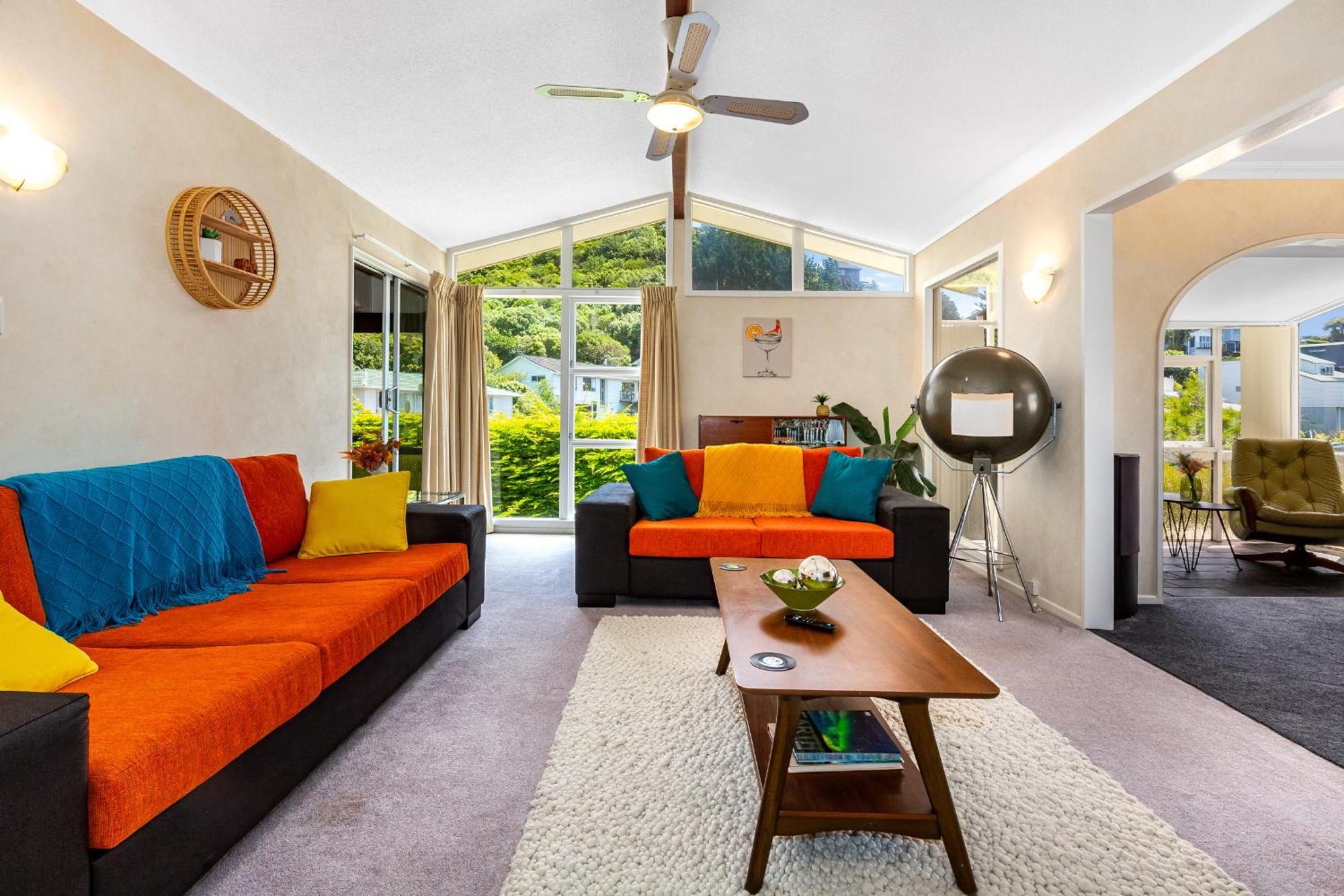 Retro 4 Bedroom Home, Warm And Welcoming, Quiet Location Porirua Dış mekan fotoğraf