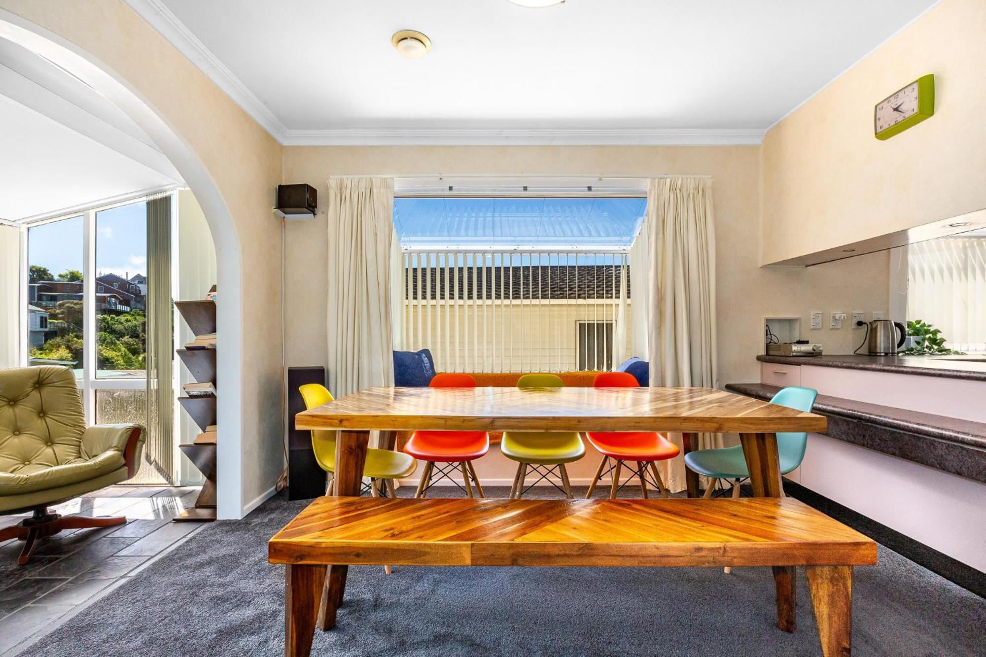 Retro 4 Bedroom Home, Warm And Welcoming, Quiet Location Porirua Dış mekan fotoğraf