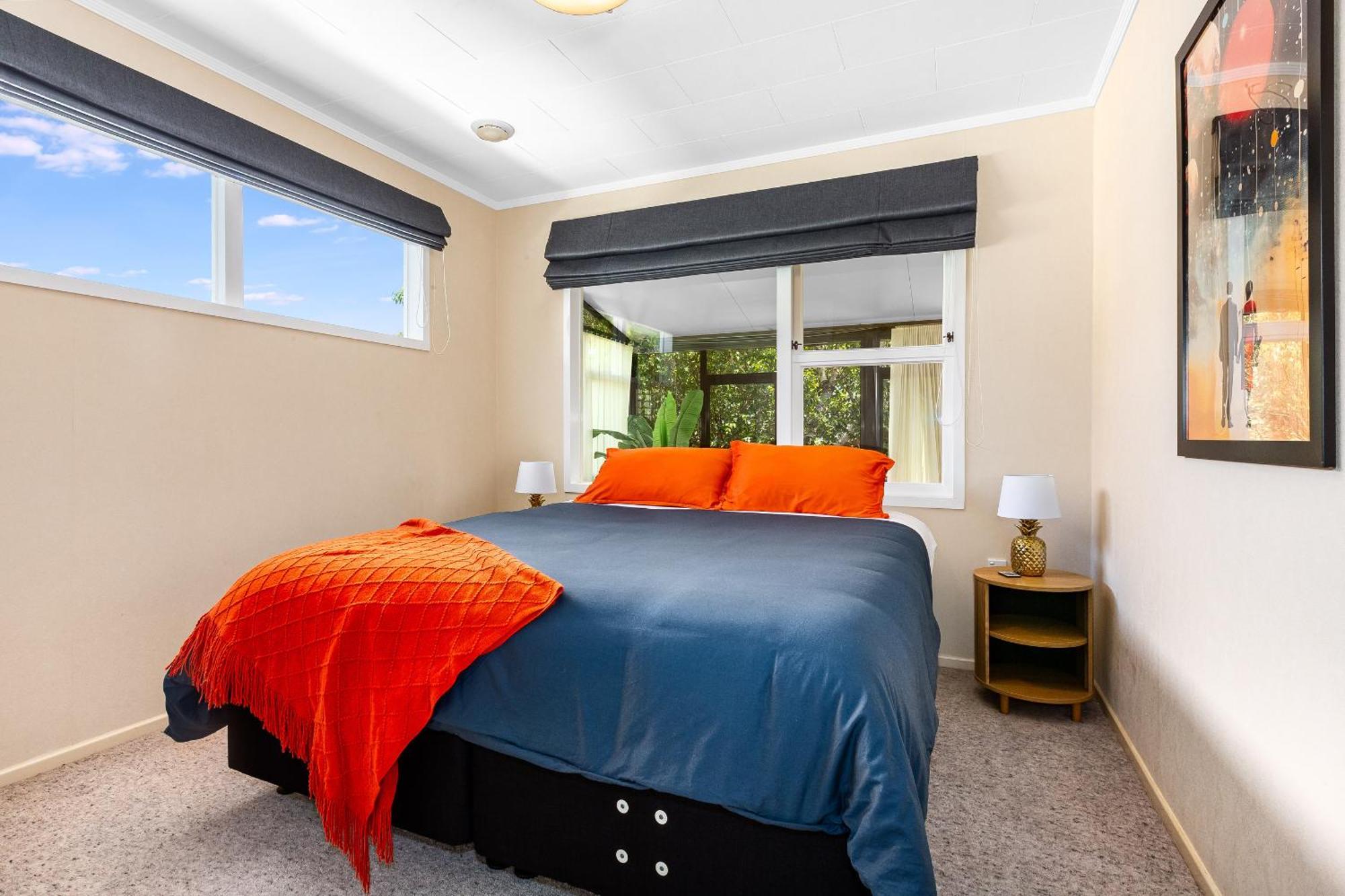 Retro 4 Bedroom Home, Warm And Welcoming, Quiet Location Porirua Dış mekan fotoğraf