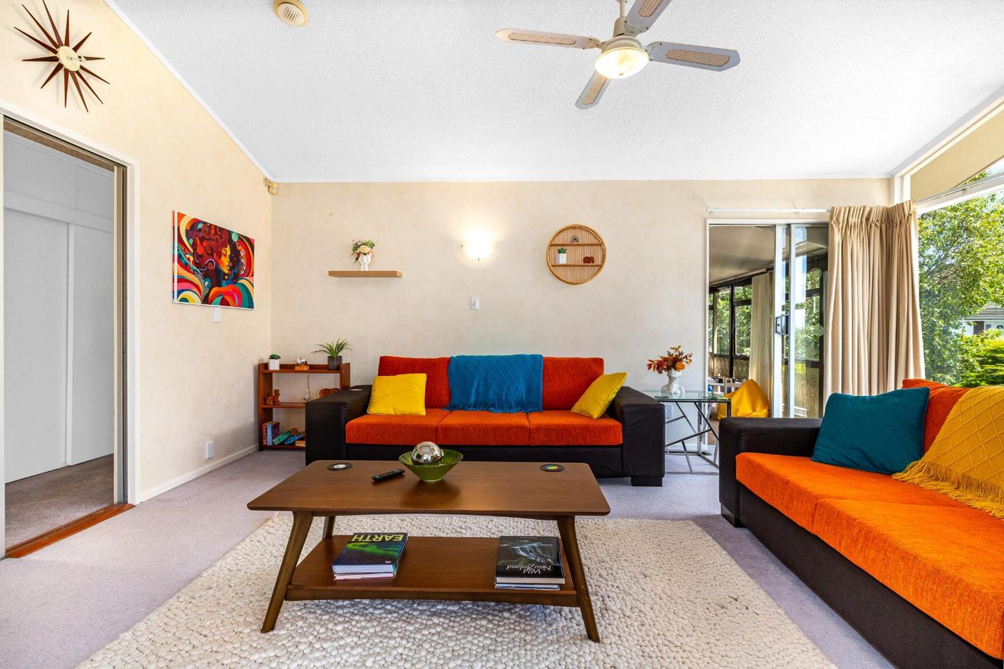 Retro 4 Bedroom Home, Warm And Welcoming, Quiet Location Porirua Dış mekan fotoğraf