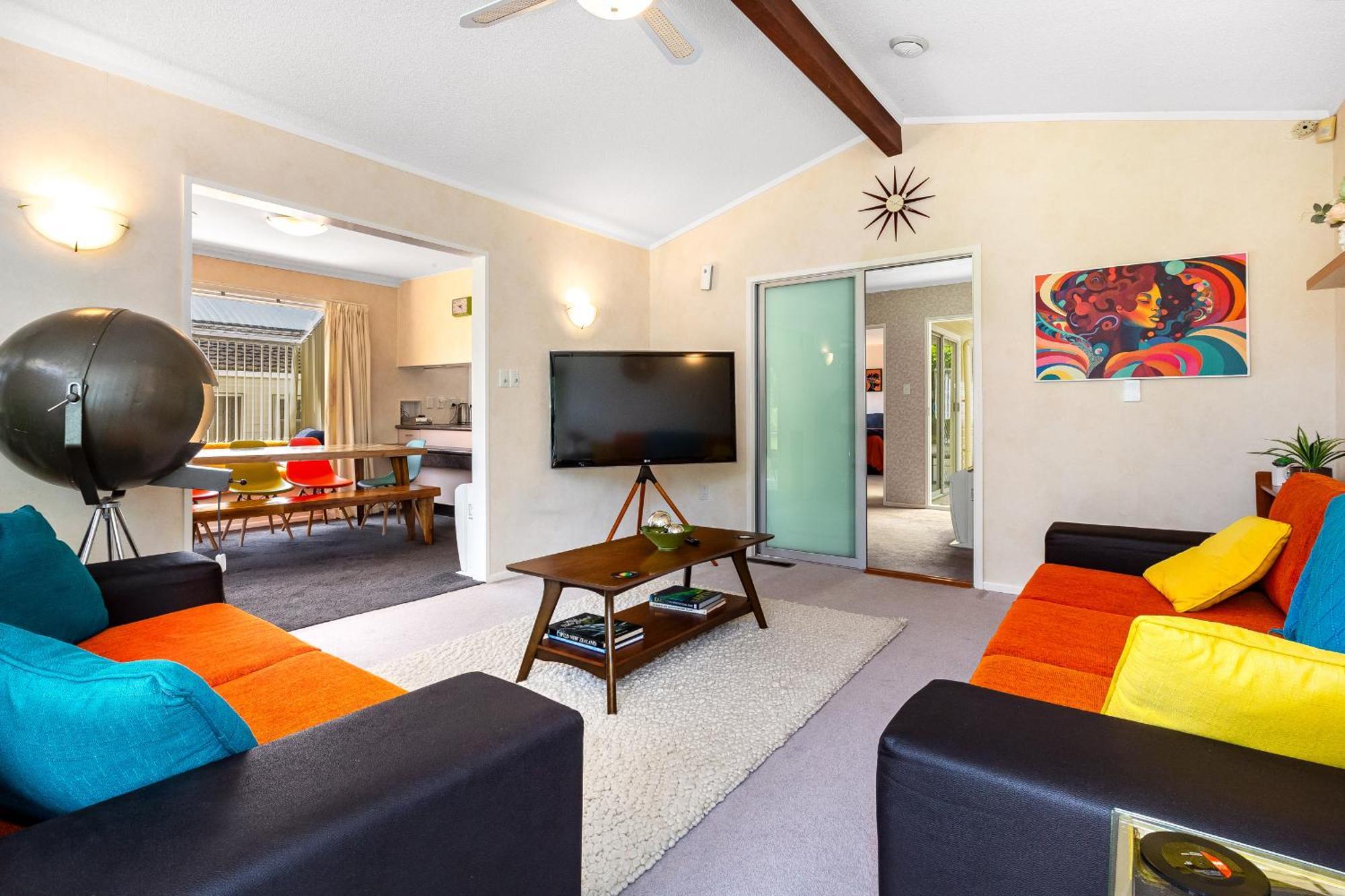 Retro 4 Bedroom Home, Warm And Welcoming, Quiet Location Porirua Dış mekan fotoğraf