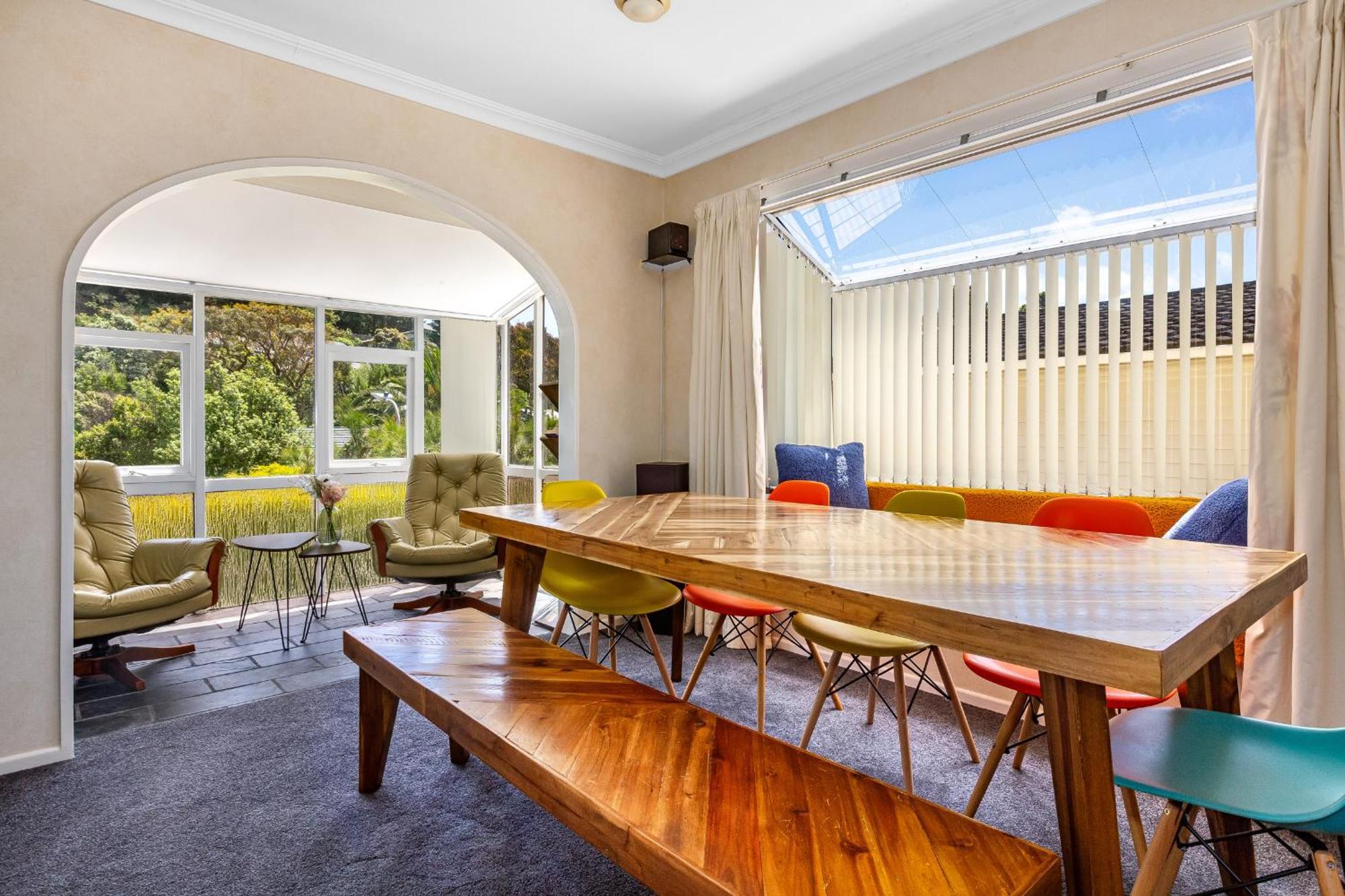 Retro 4 Bedroom Home, Warm And Welcoming, Quiet Location Porirua Dış mekan fotoğraf
