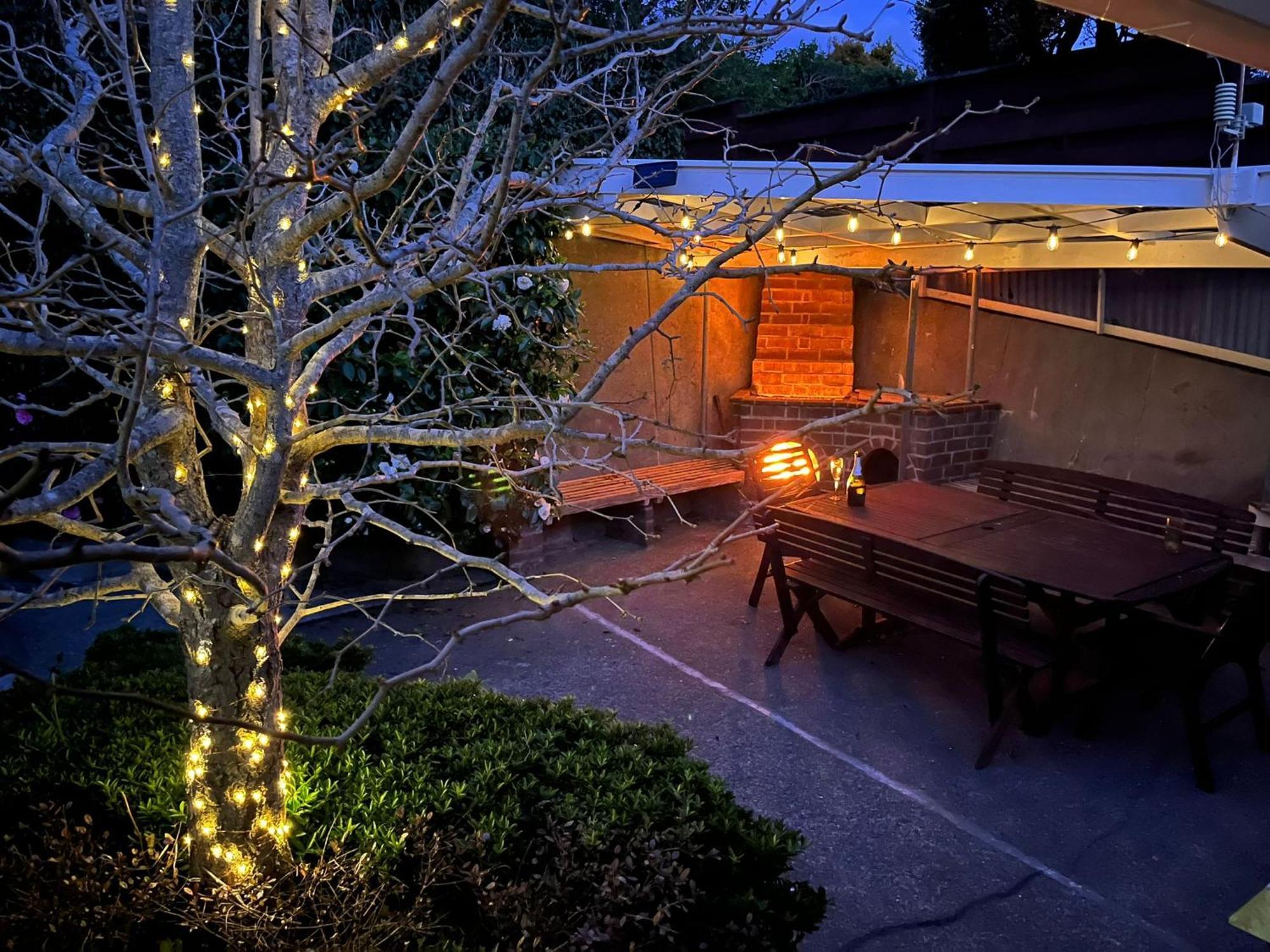 Retro 4 Bedroom Home, Warm And Welcoming, Quiet Location Porirua Dış mekan fotoğraf